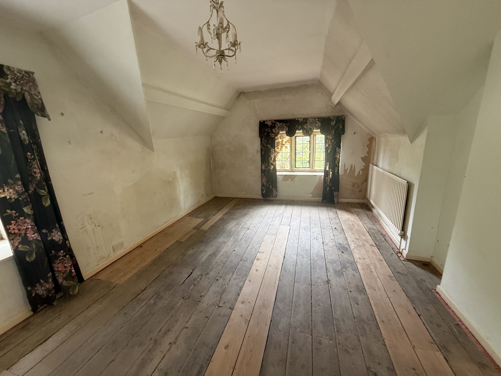 Lot: 99 - CHARACTER SEMI-DETACHED COTTAGE FOR UPDATING WITH LARGE GARDENS - Bedroom one with single store cupboard